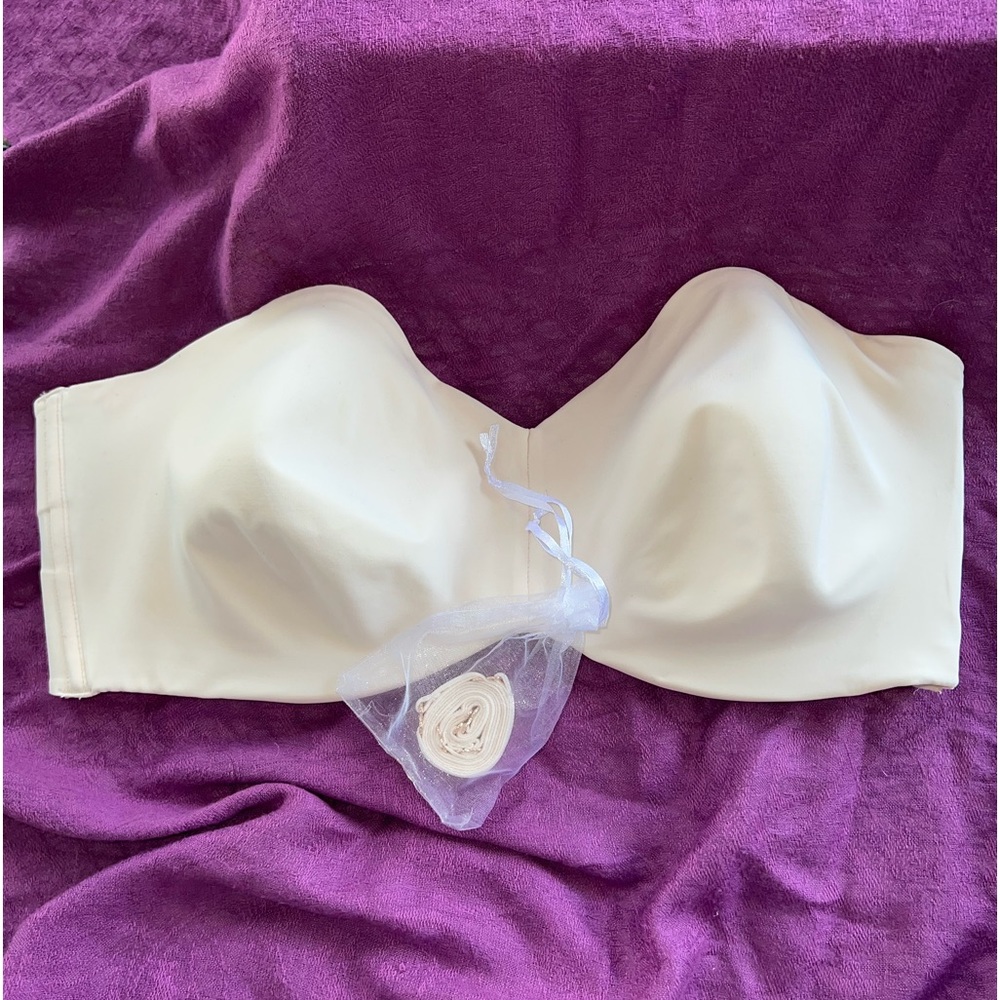 DELIMIRA STRAPLESS/CONVERTIBLE BRA *NWOT*
